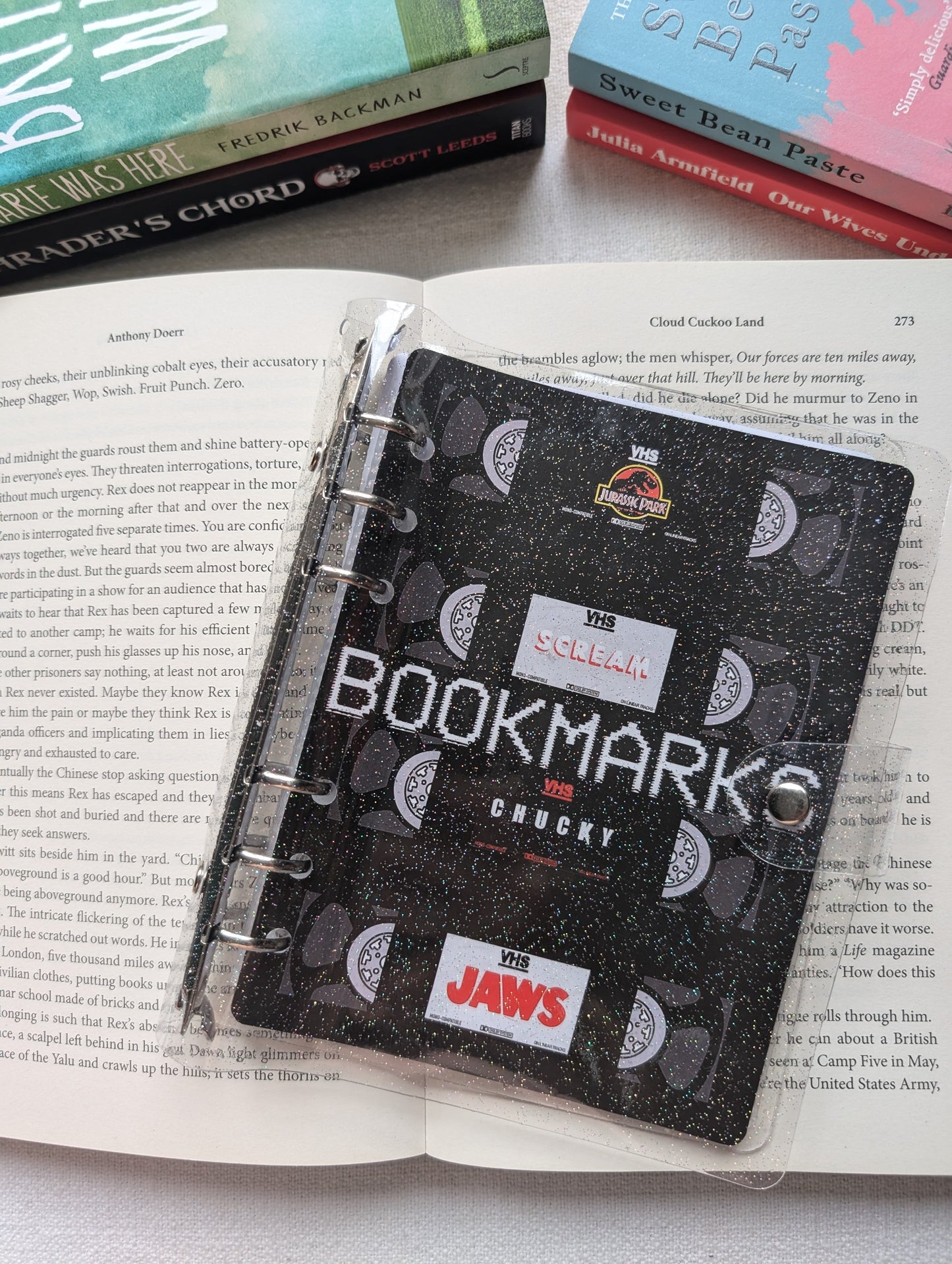 VHS - BOOKMARK BINDER (+ 4 BOOKMARKS)