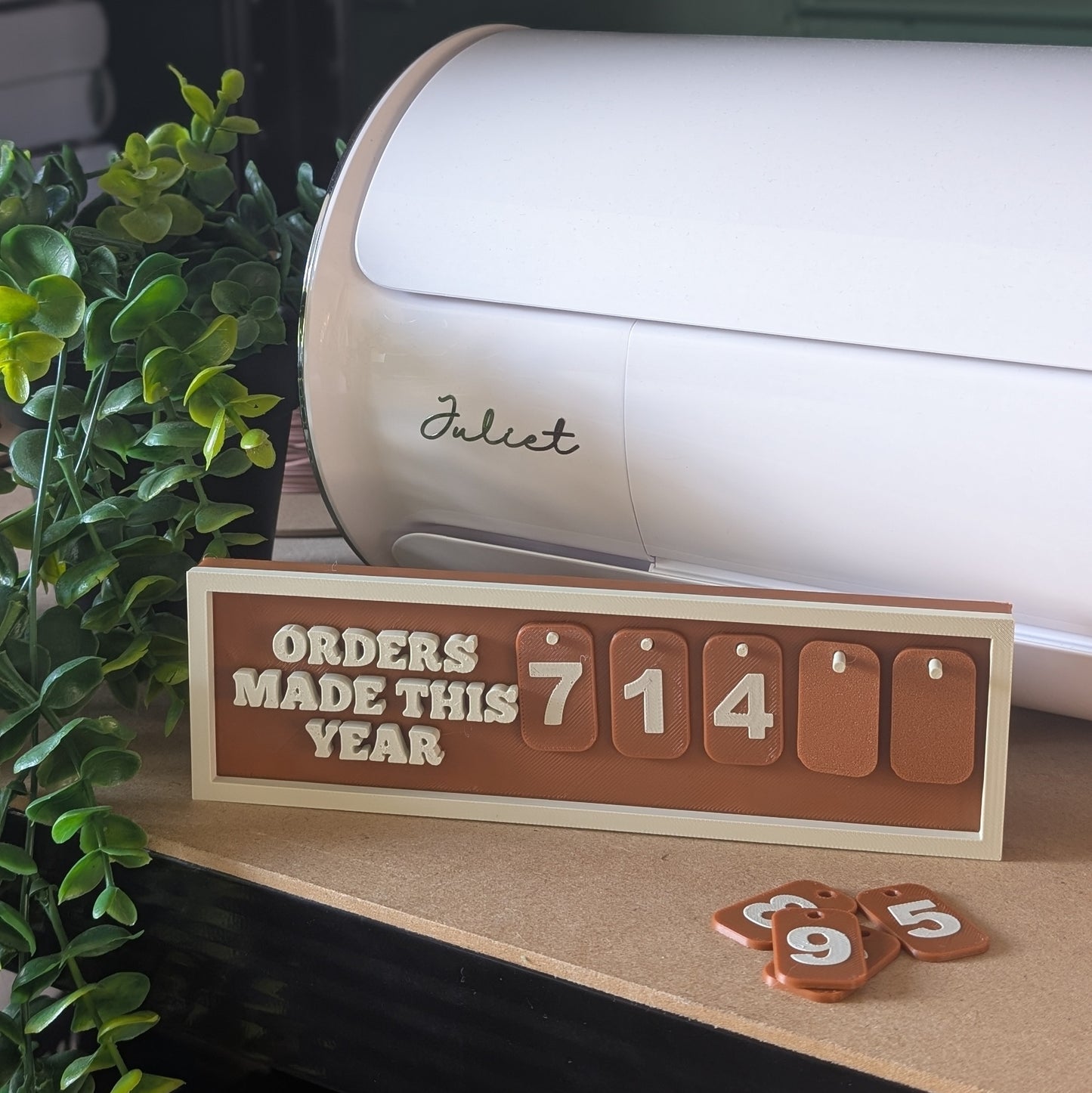 ORDER TRACKER - 3D PRINTED