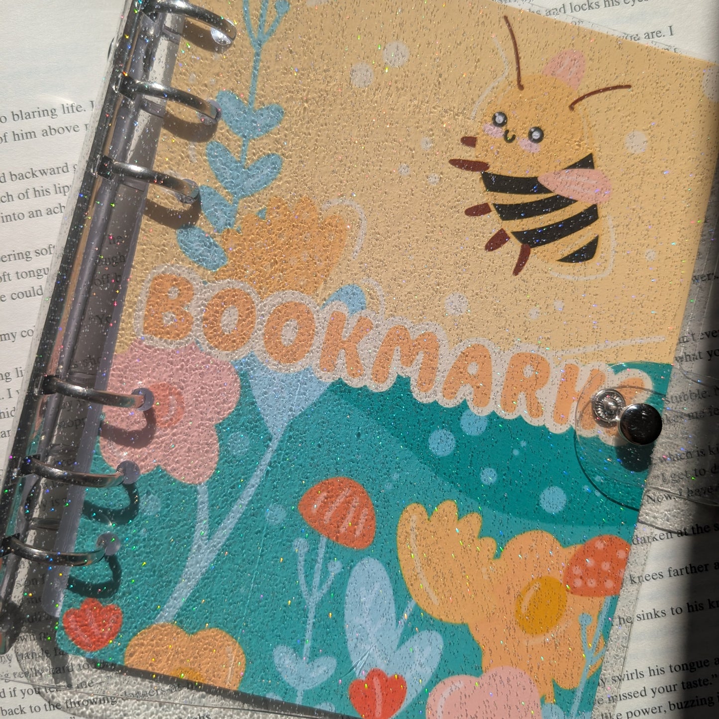 BEE - BOOKMARK BINDER (+ 4 BOOKMARKS)