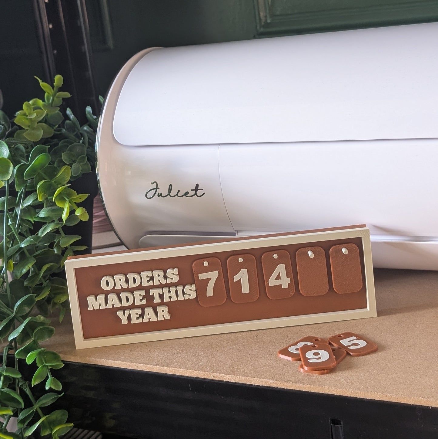 ORDER TRACKER - 3D PRINTED