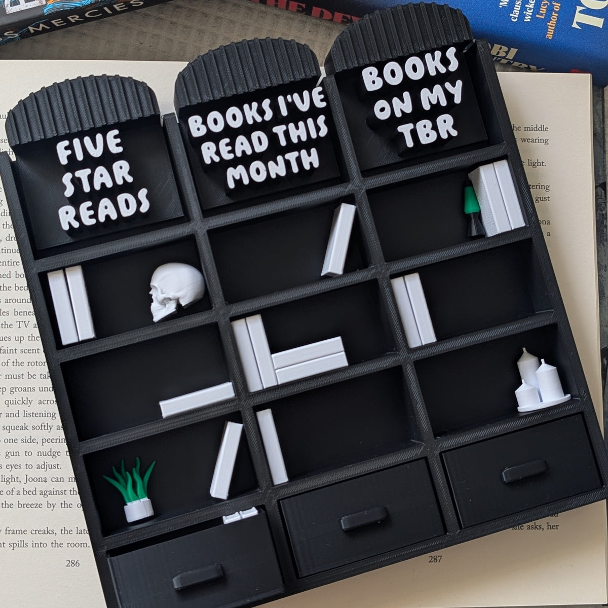 BOOK CASE TRACKER - 3D PRINTED