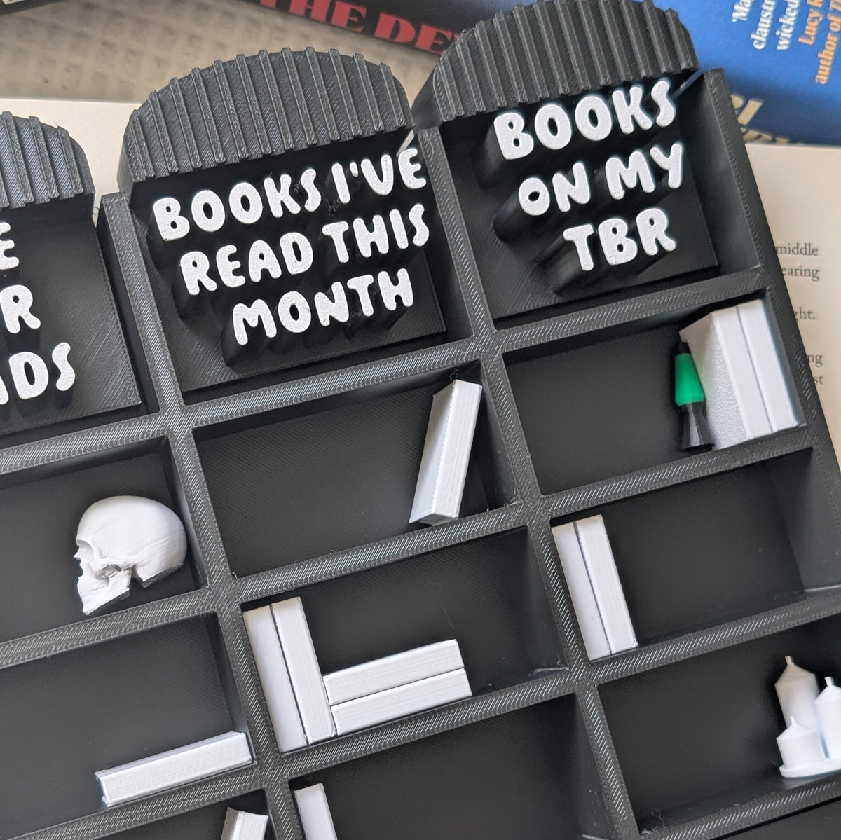 BOOK CASE TRACKER - 3D PRINTED