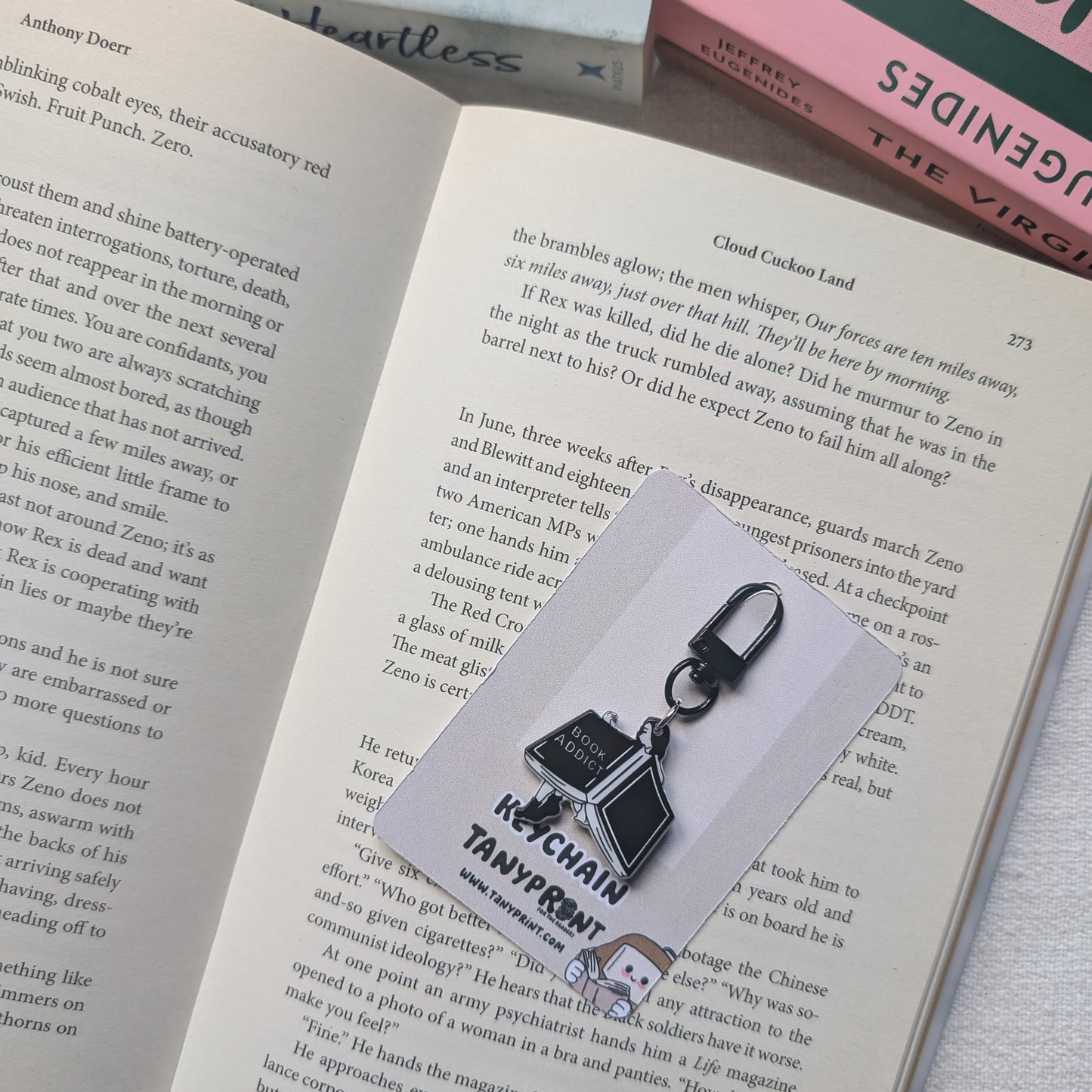 BOOK ADDICT - KEYCHAIN