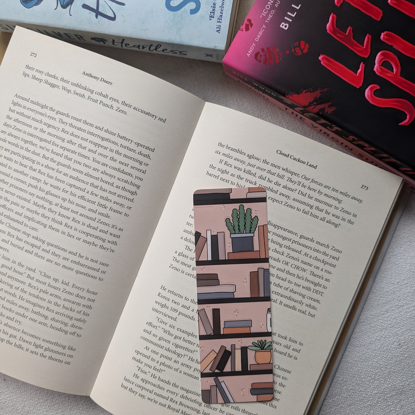 BOOKSHELVES - BOOKMARK