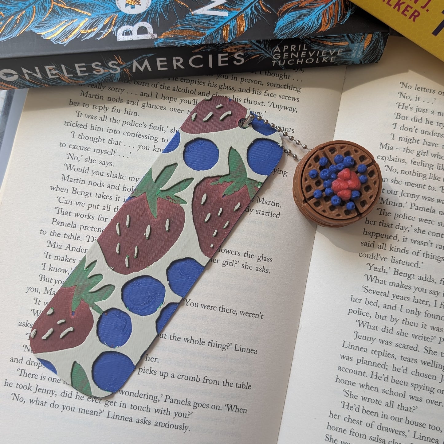 STRAWBERRIES & BLUEBERRIES - 3D PRINTED BOOKMARK