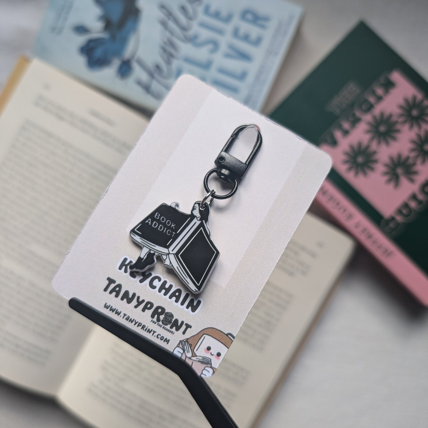 BOOK ADDICT - KEYCHAIN