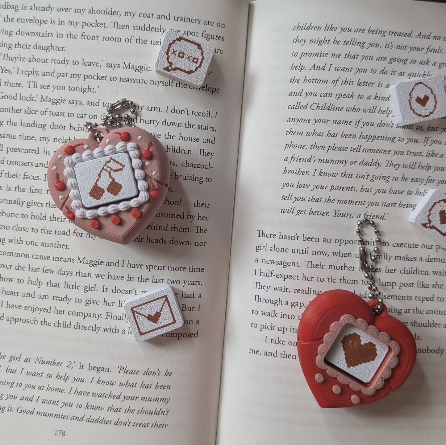 TAMAGOTCHI CLICKER - KEYCHAINS