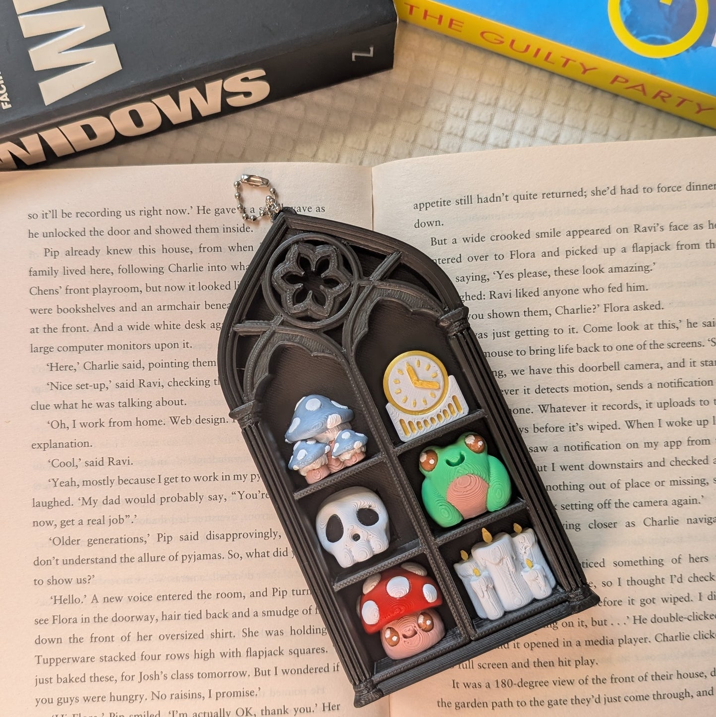 BOOK SHELF CLICKER - KEYCHAINS