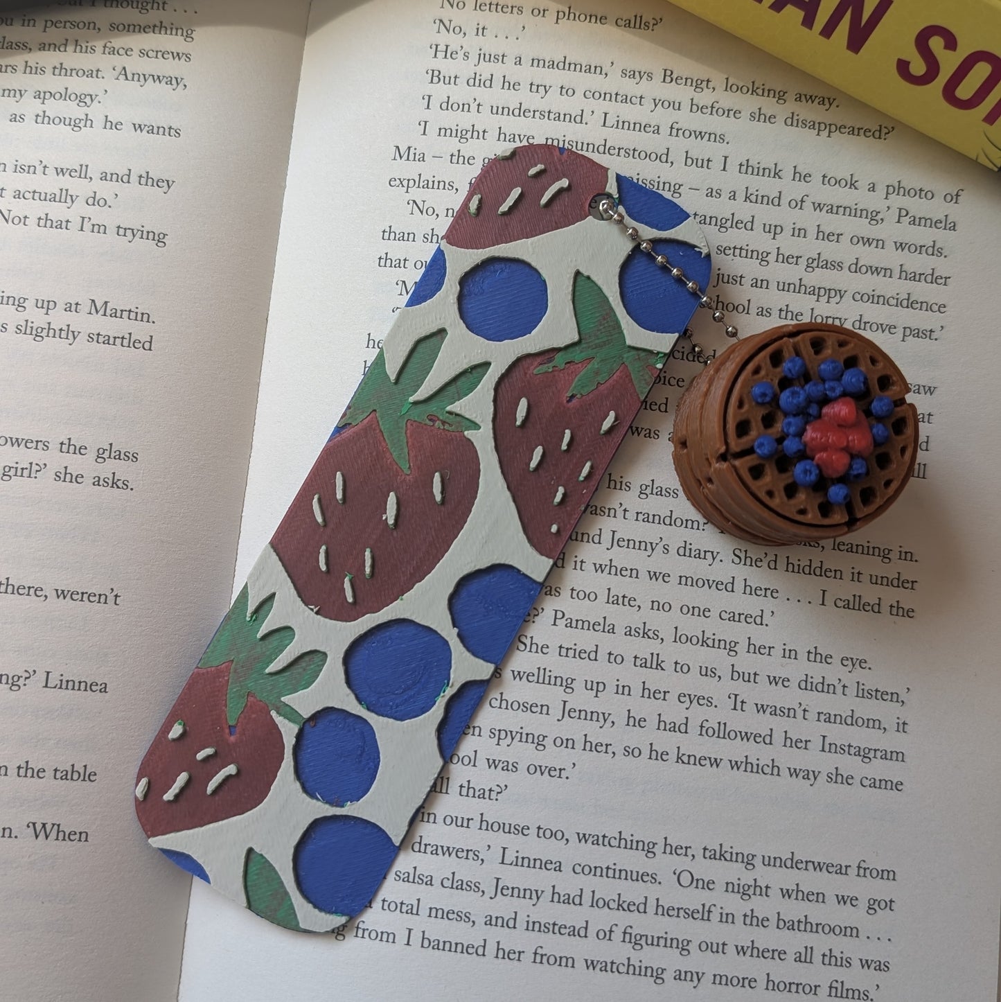 STRAWBERRIES & BLUEBERRIES - 3D PRINTED BOOKMARK