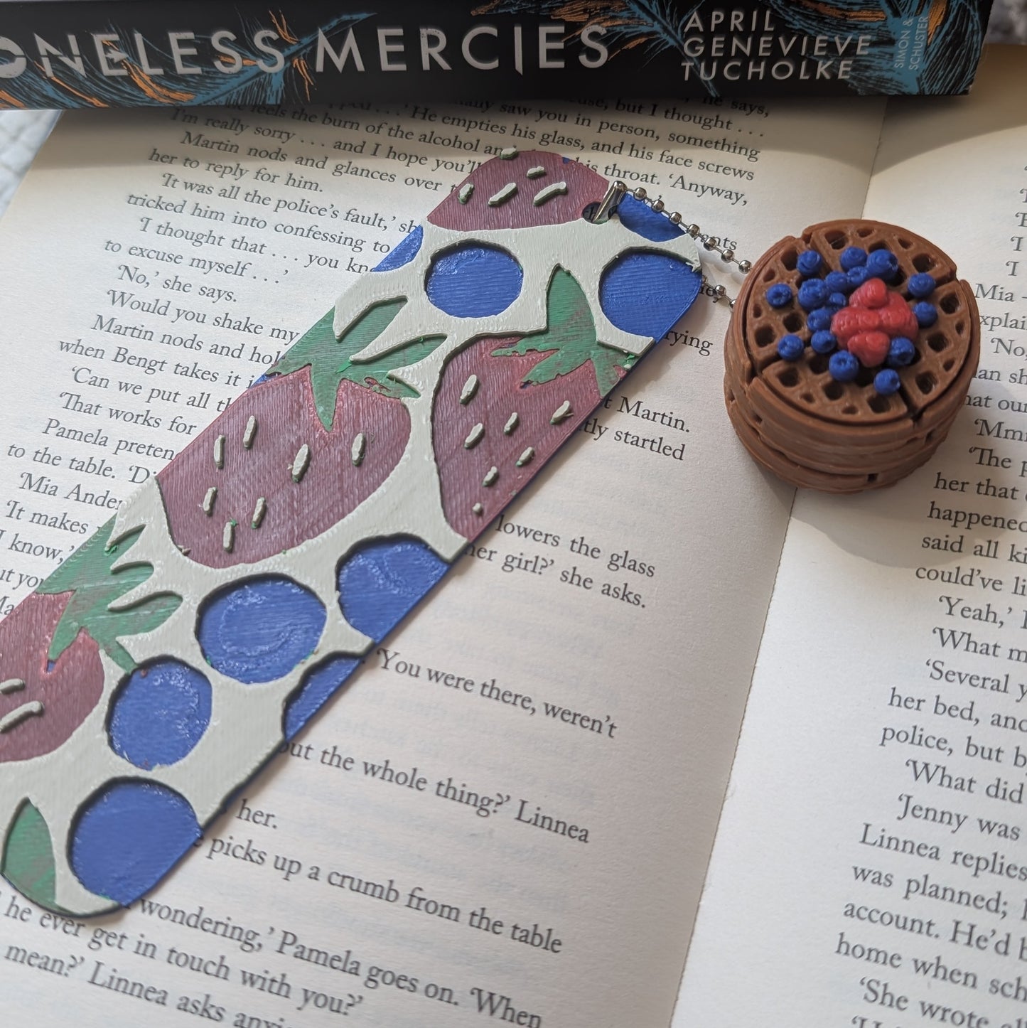 STRAWBERRIES & BLUEBERRIES - 3D PRINTED BOOKMARK