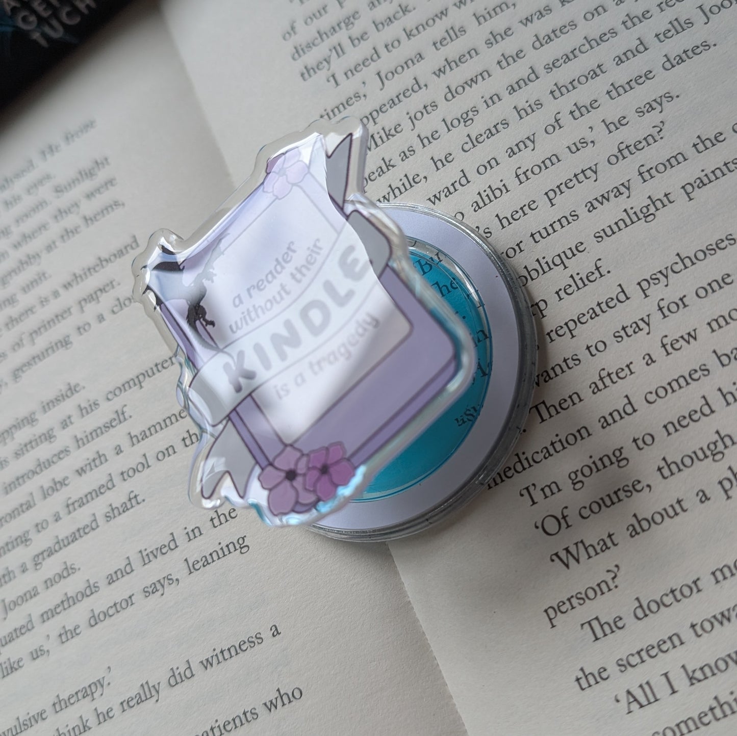 READER WITHOUT THEIR KINDLE - MAGNETIC POP GRIP