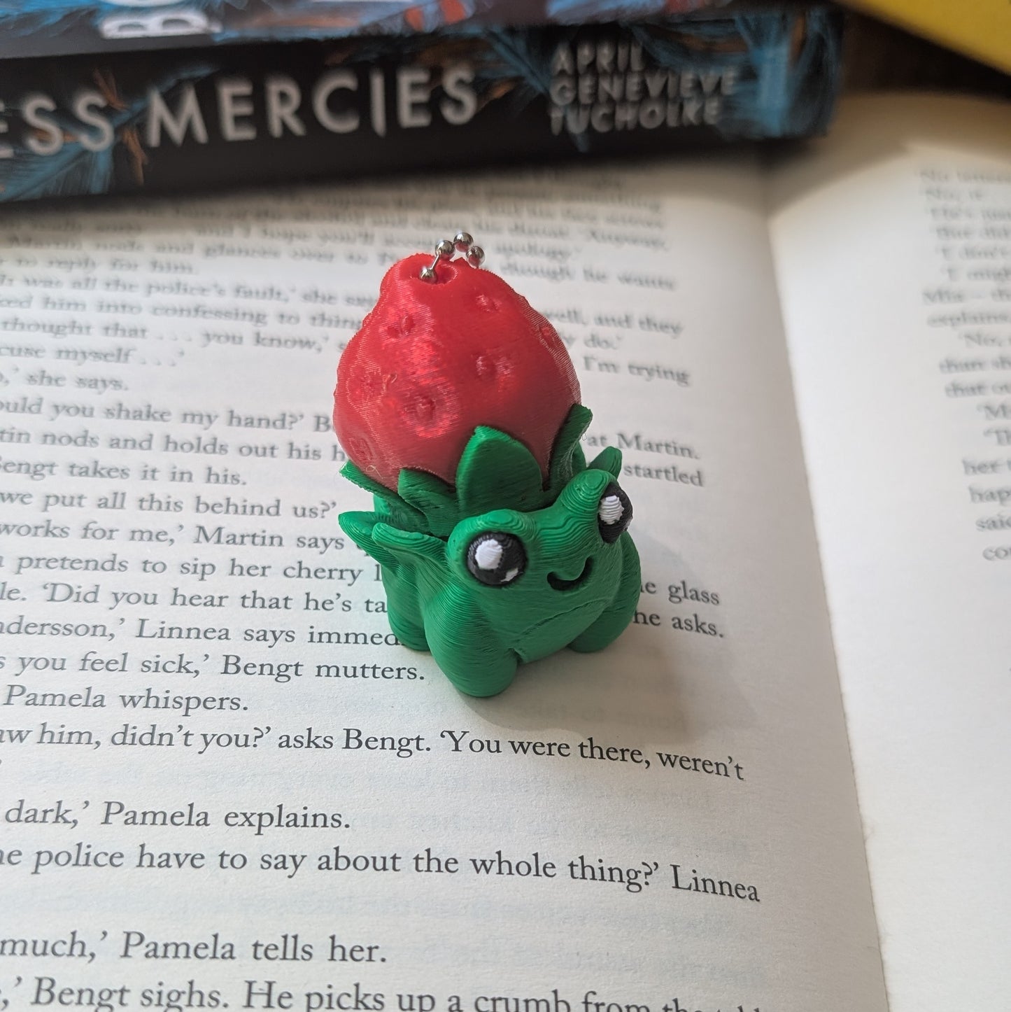 STRAWBERRY FROG - CLICKER KEYCHAIN