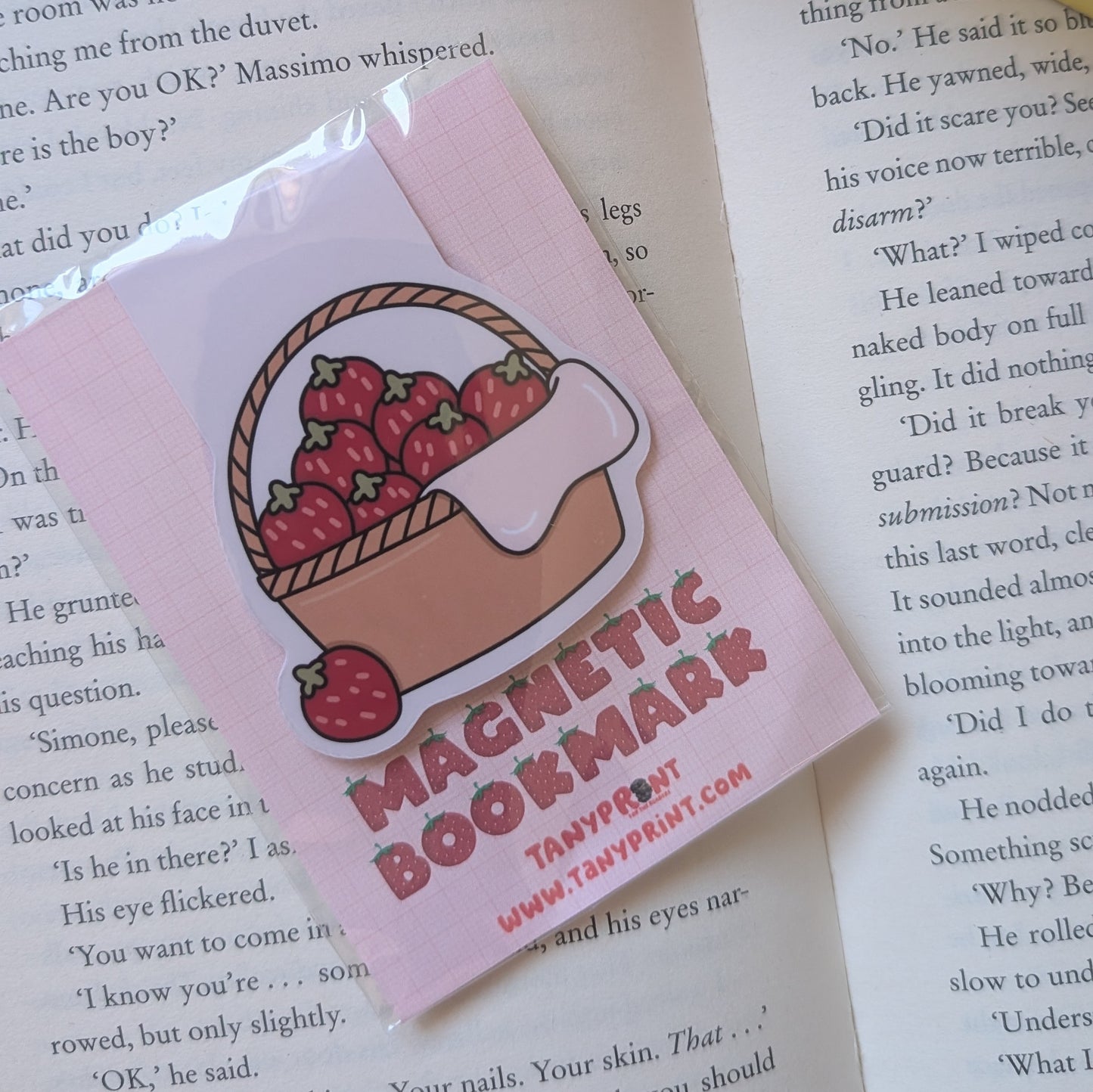 STRAWBERRY BASKET - BOOKMARK