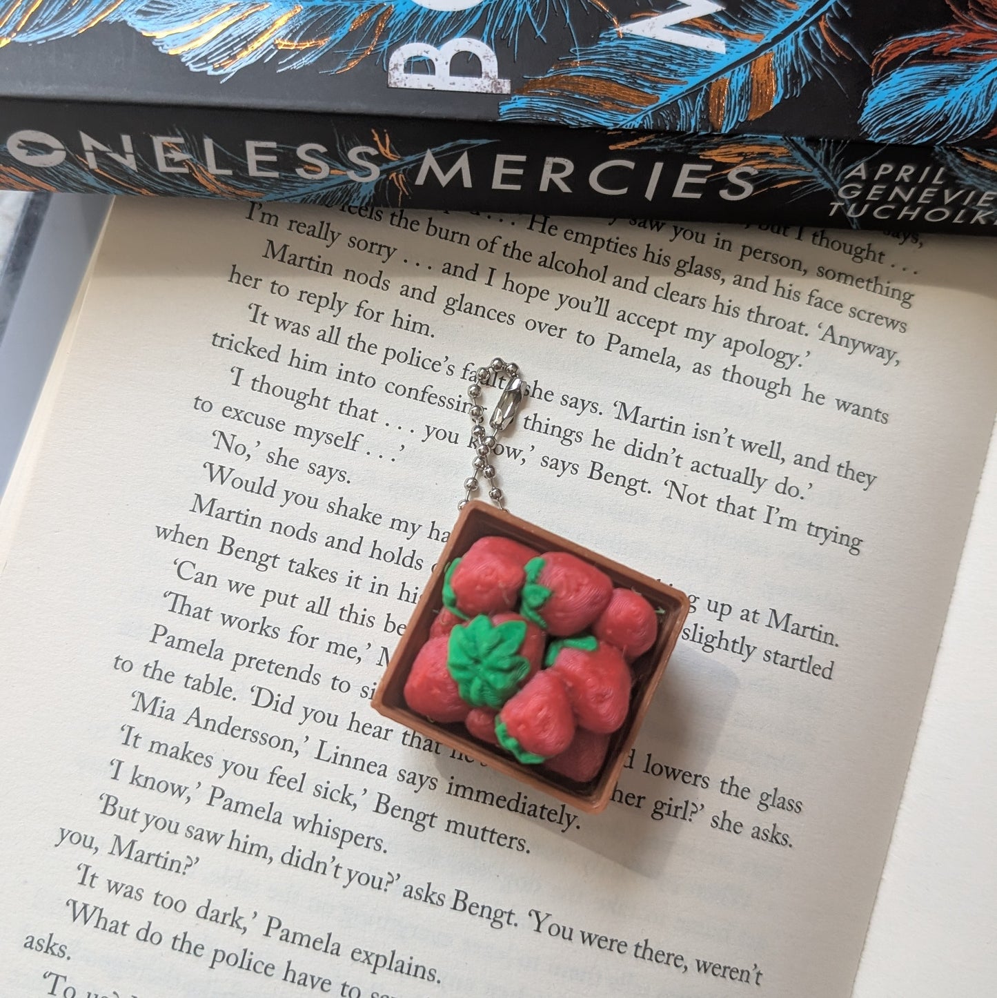 STRAWBERRY BASKET - CLICKER KEYCHAIN