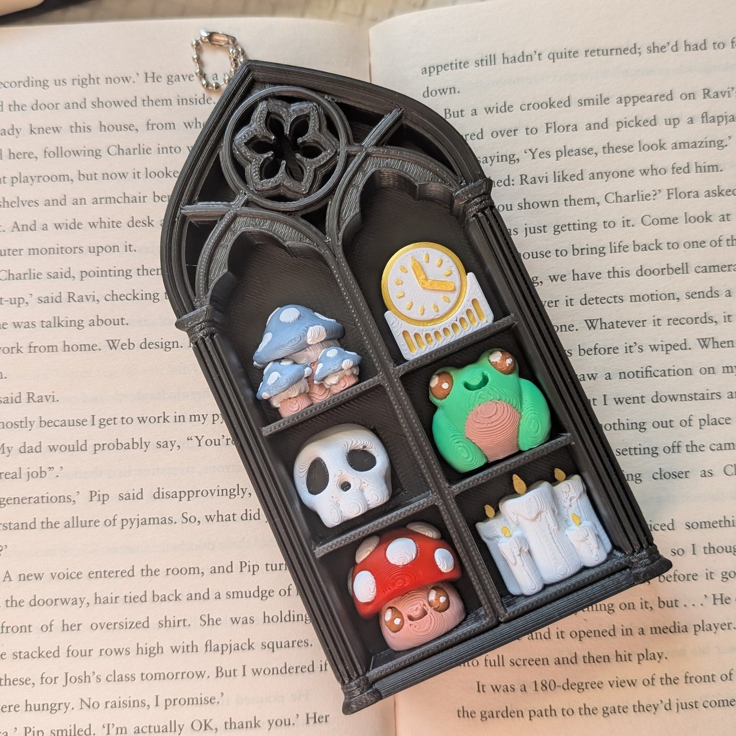 BOOK SHELF CLICKER - KEYCHAINS