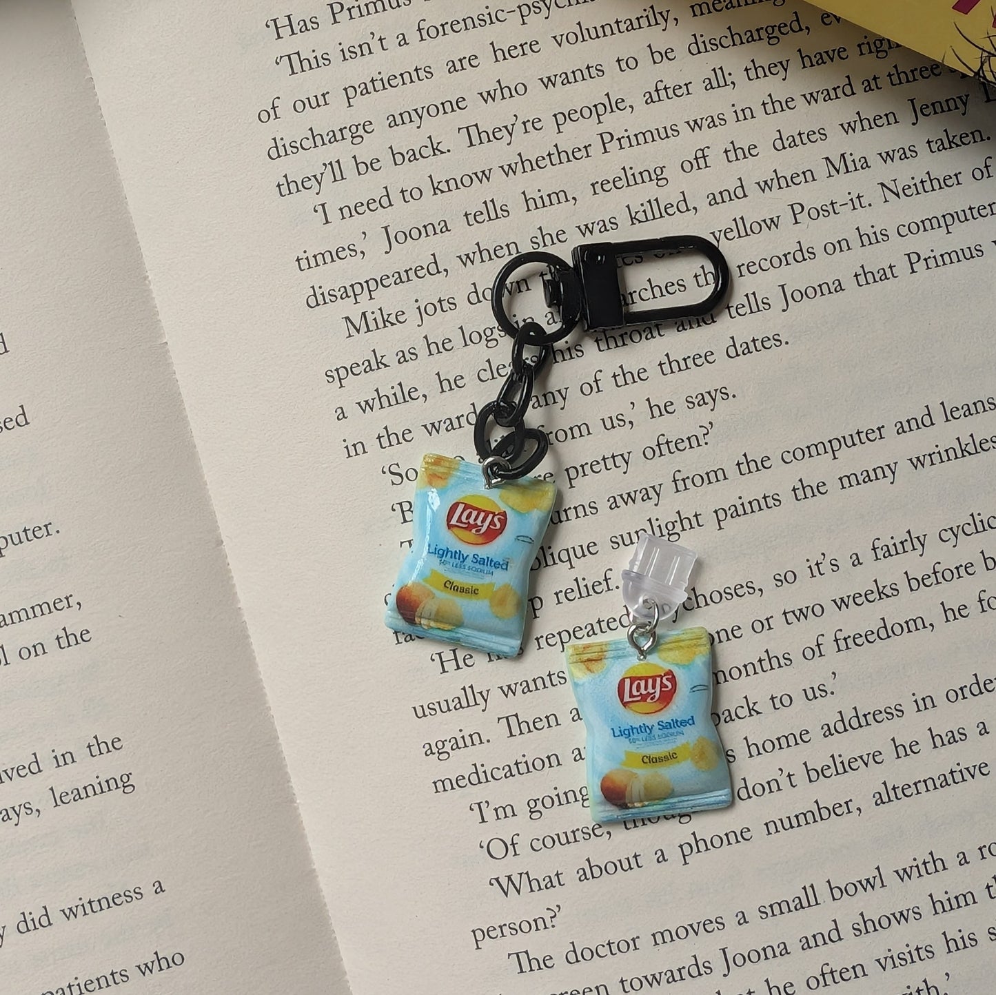 LAYS - DUST PLUG/ KEYCHAIN