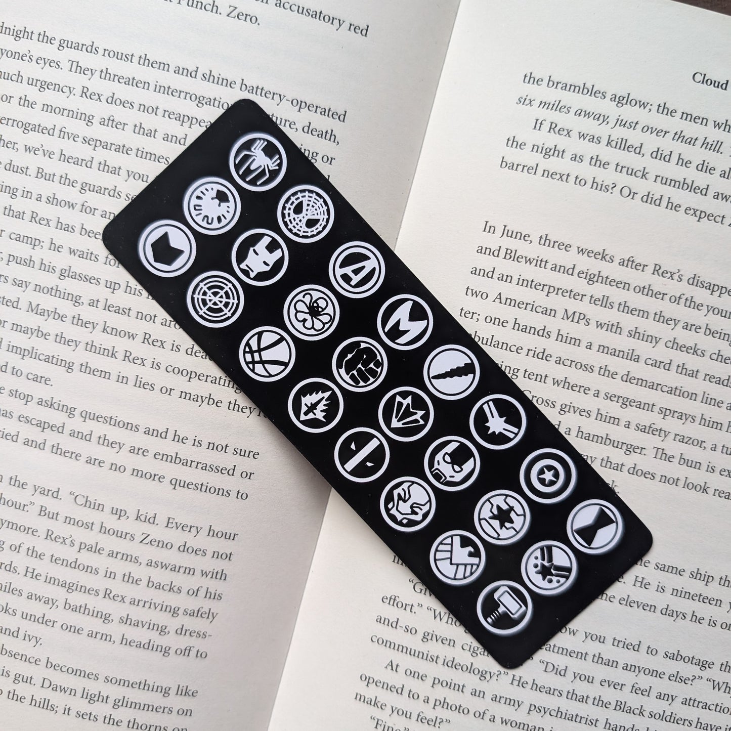 SUPERHERO LOGOS - BOOKMARK