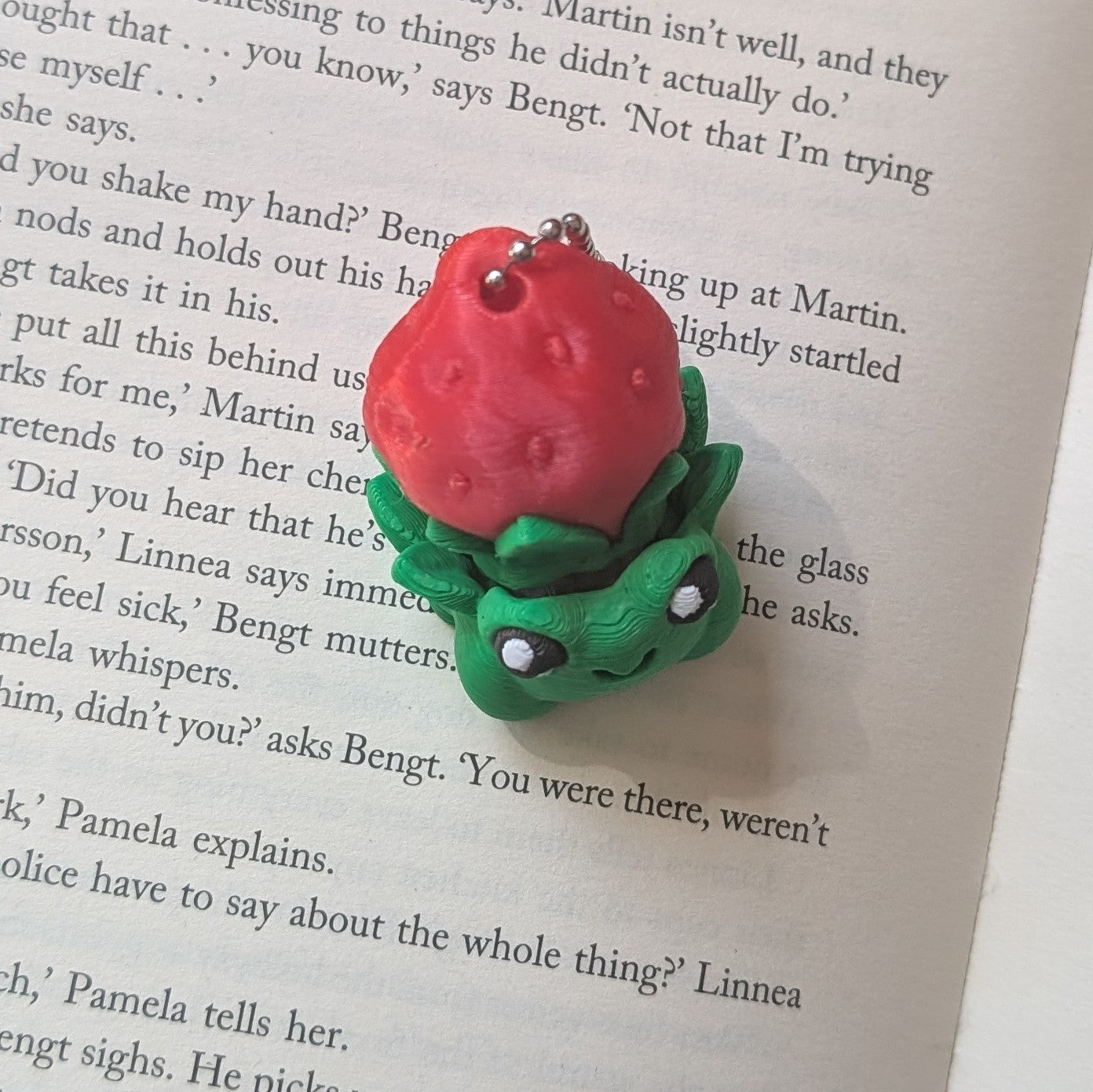 STRAWBERRY FROG - CLICKER KEYCHAIN