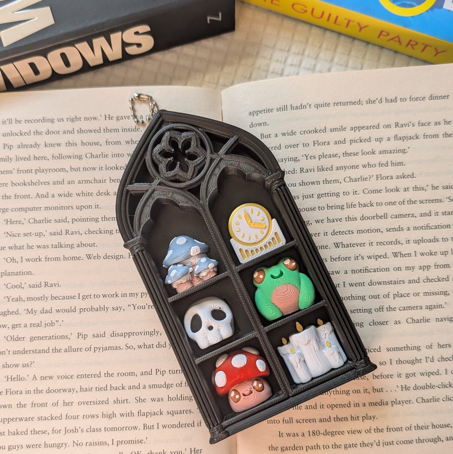 BOOK SHELF CLICKER - KEYCHAINS