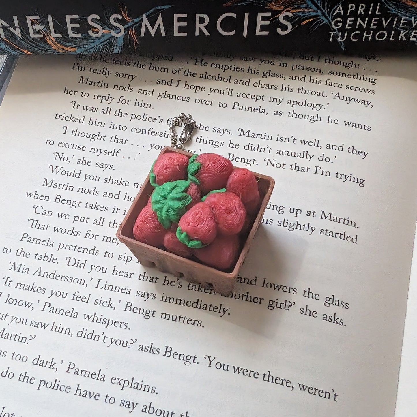 STRAWBERRY BASKET - CLICKER KEYCHAIN