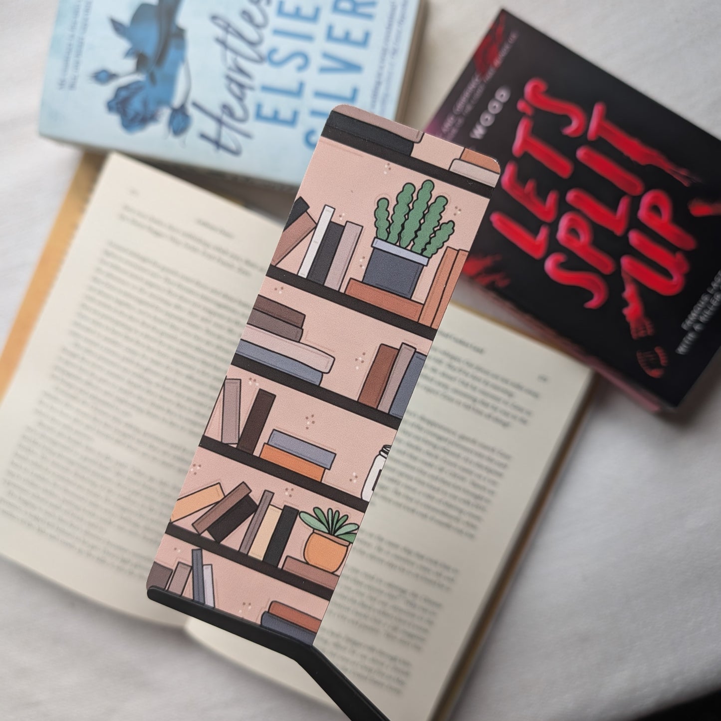 BOOKSHELVES - BOOKMARK