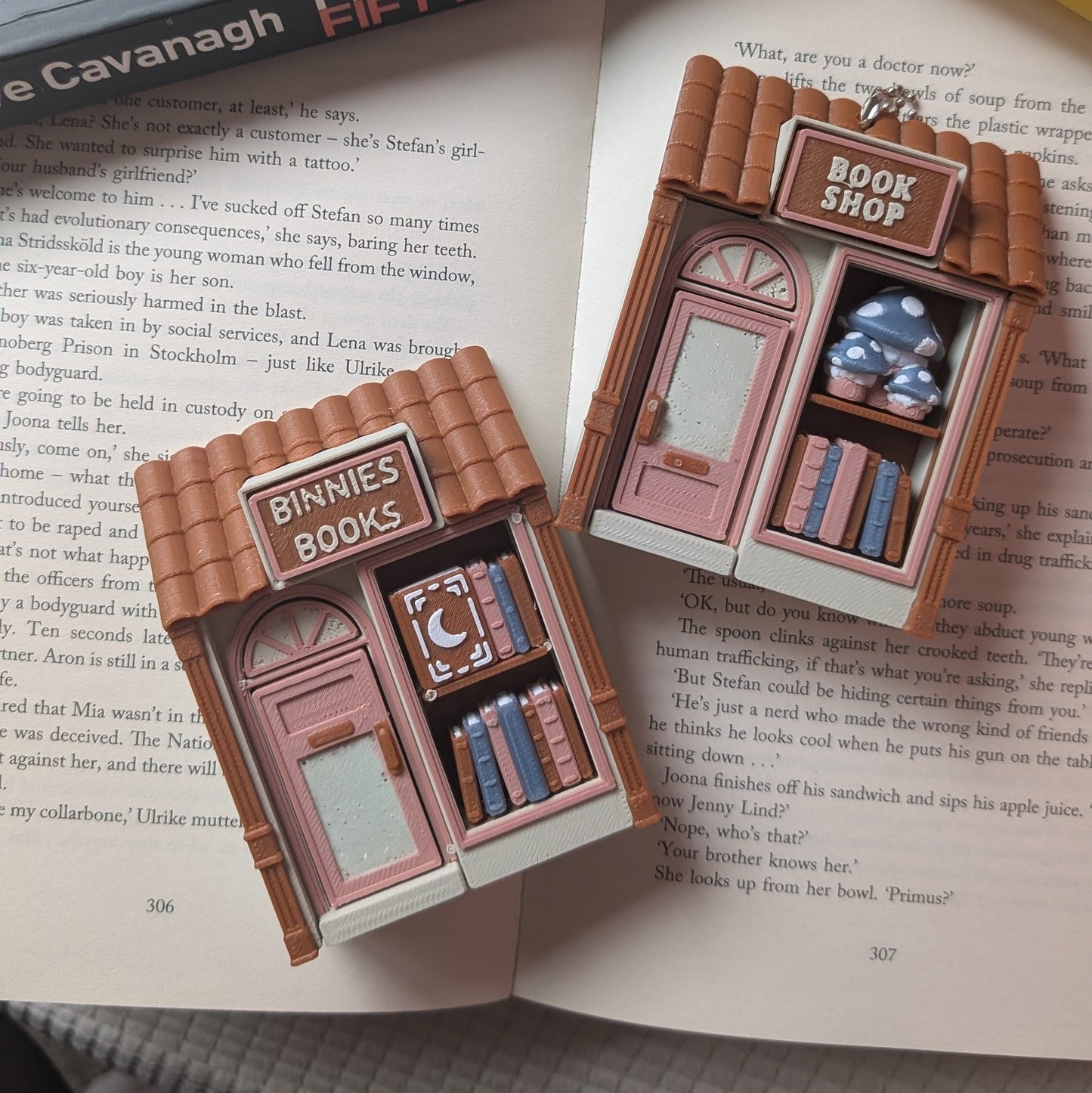 BOOK SHOP CLICKER - KEYCHAINS