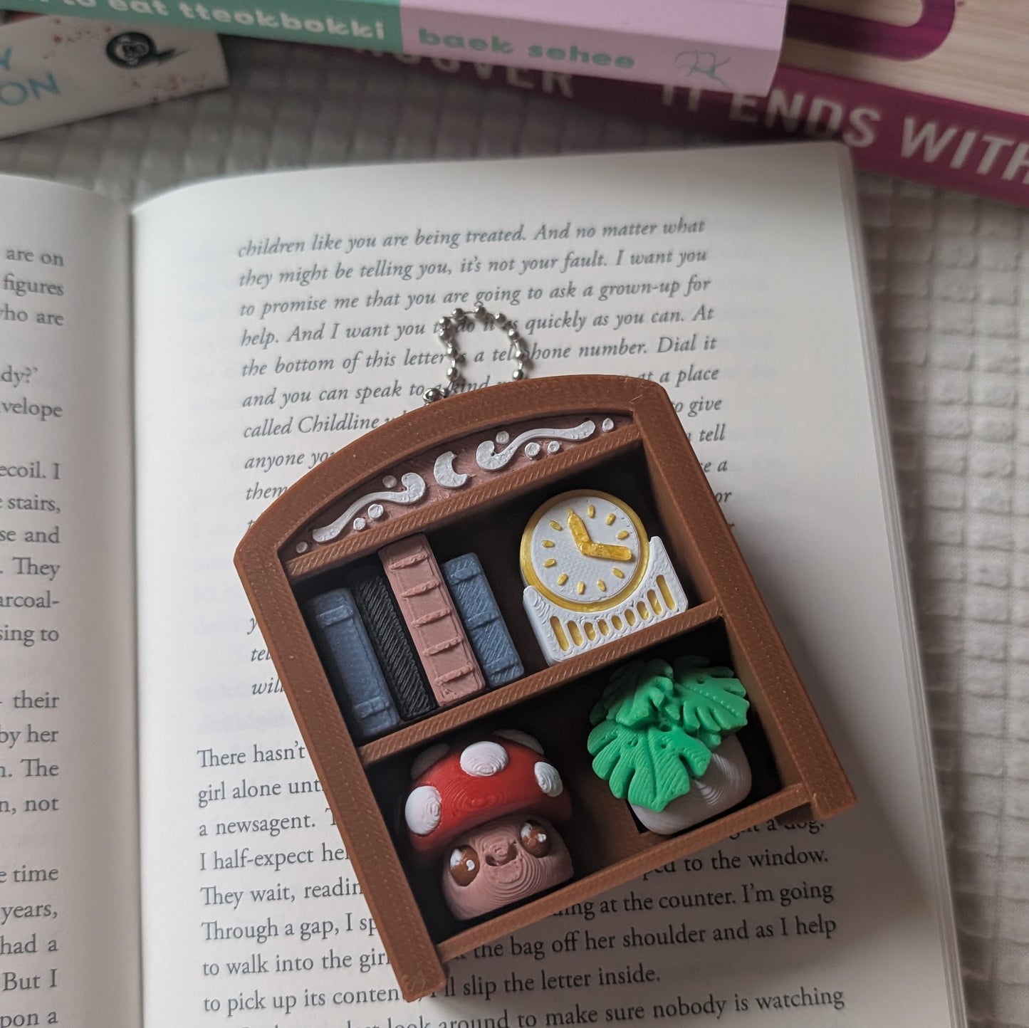 BOOK SHELF CLICKER - KEYCHAINS