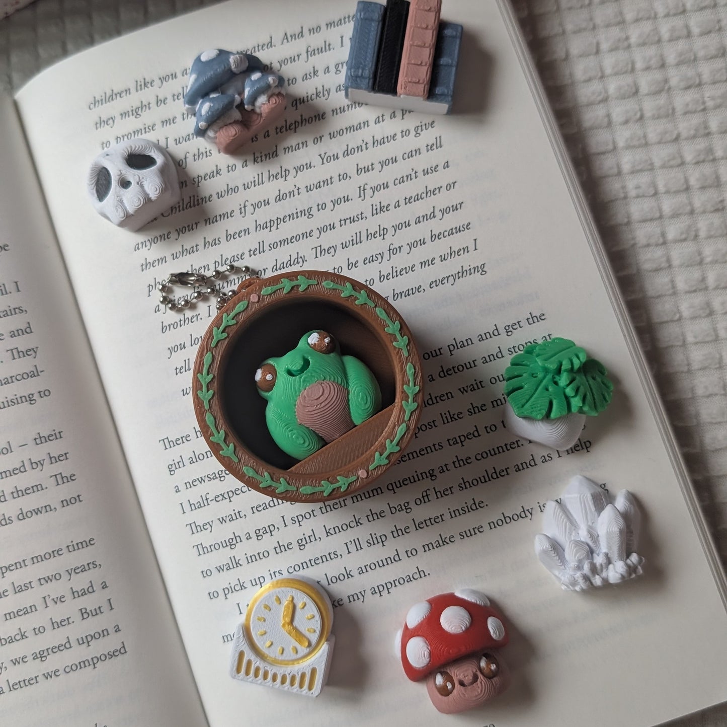 MINI BOOK NOOK CLICKER - KEYCHAINS