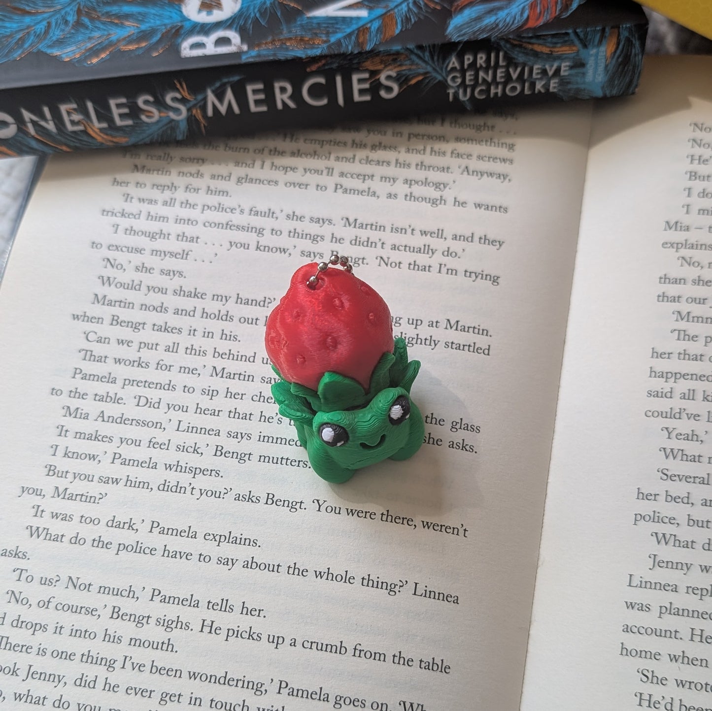STRAWBERRY FROG - CLICKER KEYCHAIN