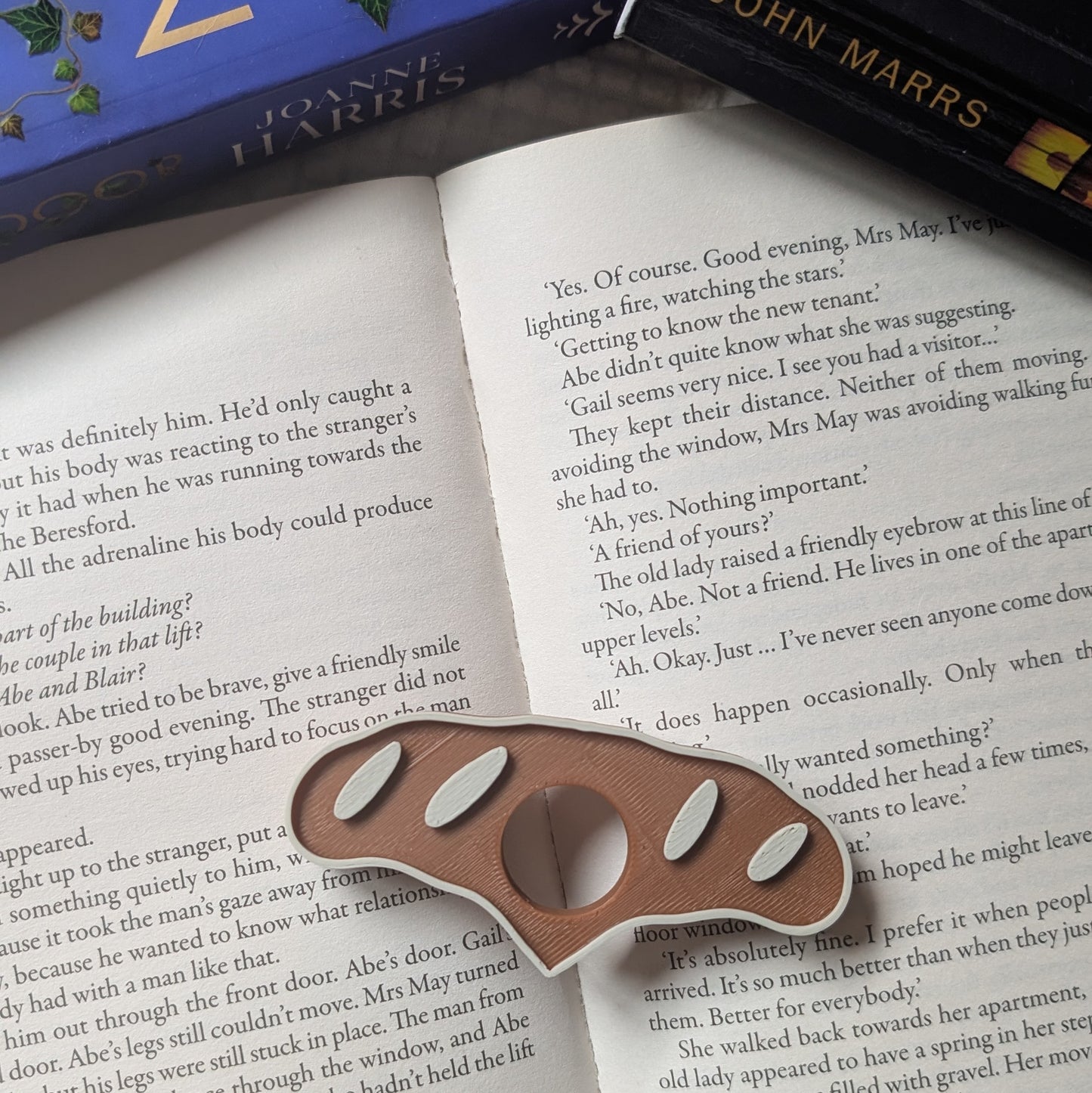 BAGUETTE - 3D PRINTED PAGE HOLDER