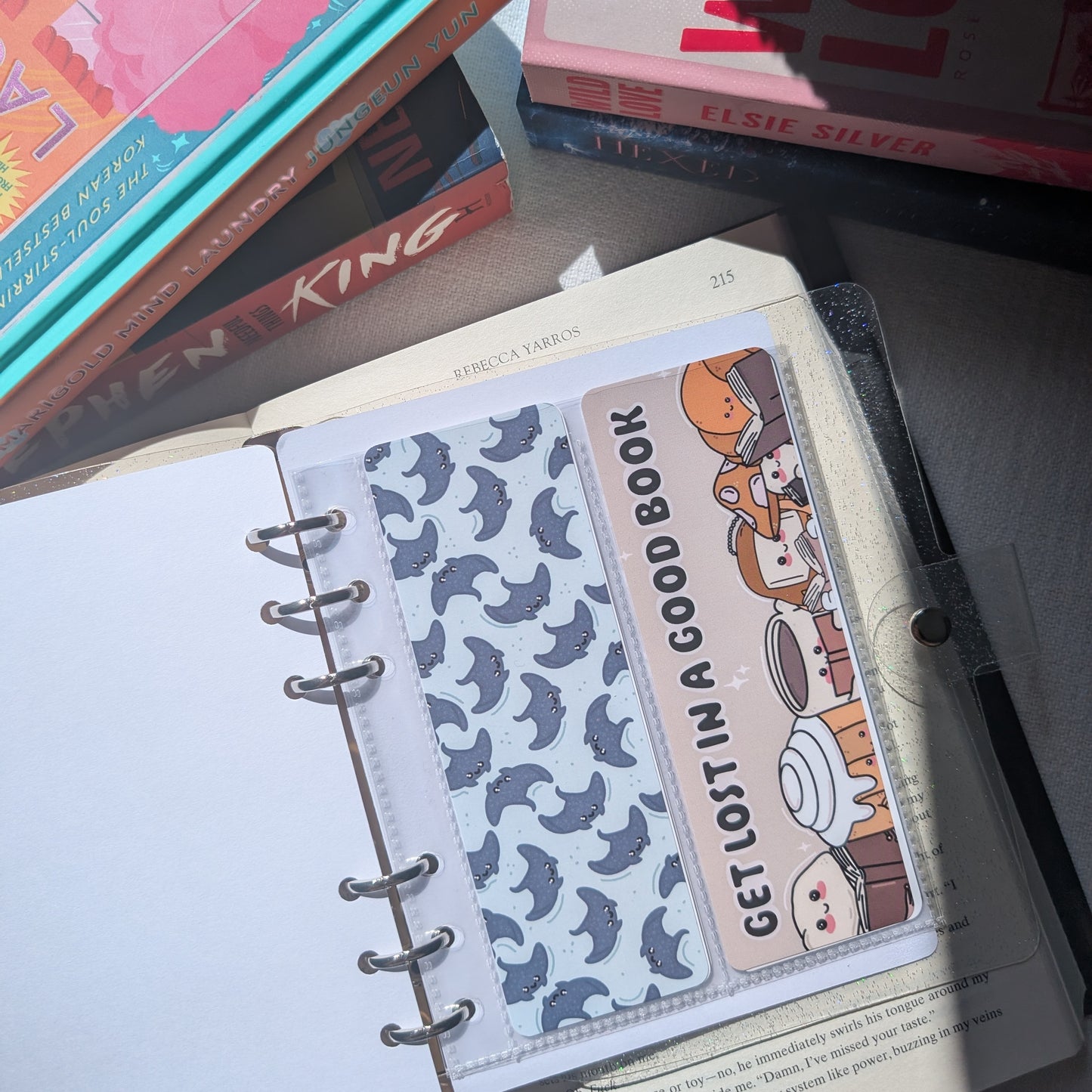 BEE - BOOKMARK BINDER (+ 4 BOOKMARKS)